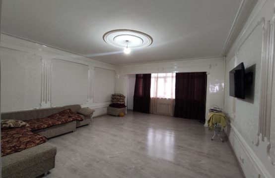 (К114022) Продается 3-х комнатная квартира в Шайхантахурском районе.