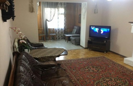 (К121036) Продается 3-х комнатная квартира в Мирабадском районе.
