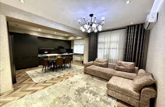 (К121745) Продается 5-ти комнатная квартира в Алмазарском районе.