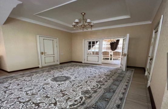 (К119135) Продается 6-ти комнатная квартира в Мирзо-Улугбекском районе.