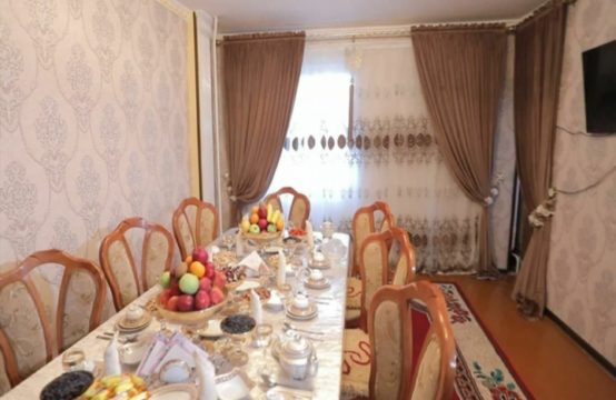 (К120728) Продается 4-х комнатная квартира в Яккасарайском районе.