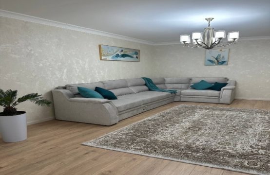 (К125487) Продается 4-х комнатная квартира в Мирзо-Улугбекском районе.